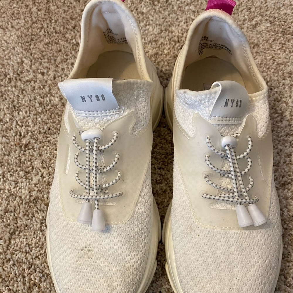 Steve Madden white sneakers !